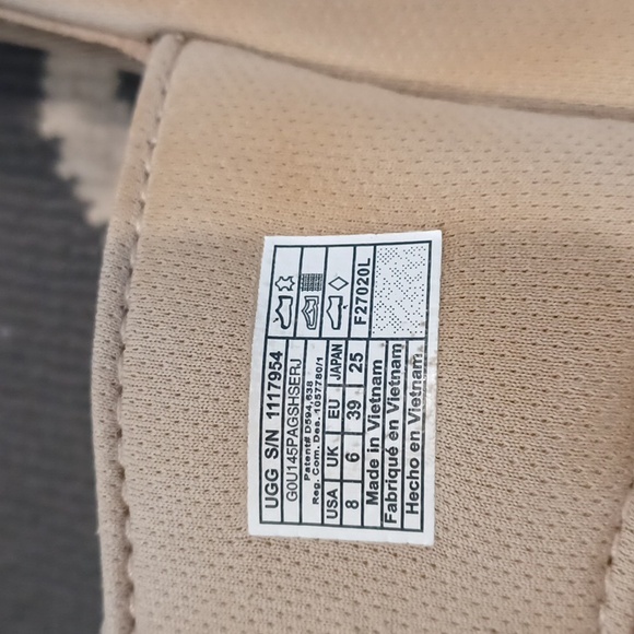 UGG Goldenstar #1117954 Tan Suede Sandals Women's 8 - Picture 13 of 14